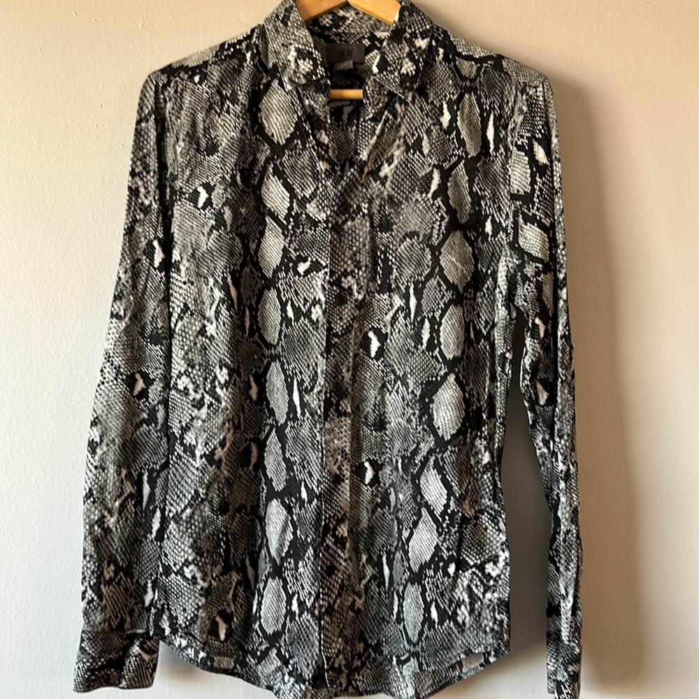 H&M - BUTTON UP